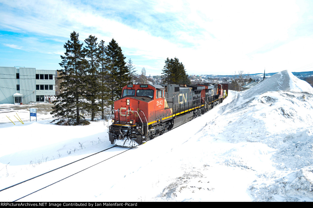 CN 2642 leads 403 at MP 124.55